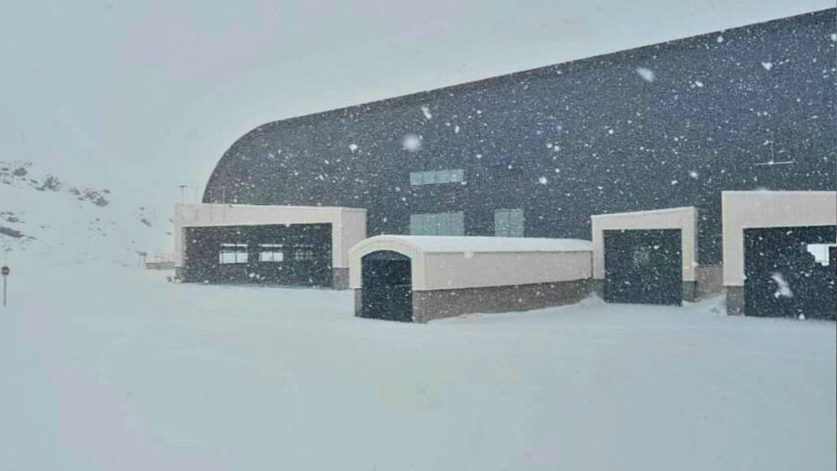 Intensas nevadas en el Paso Cristo Redentor este domingo.