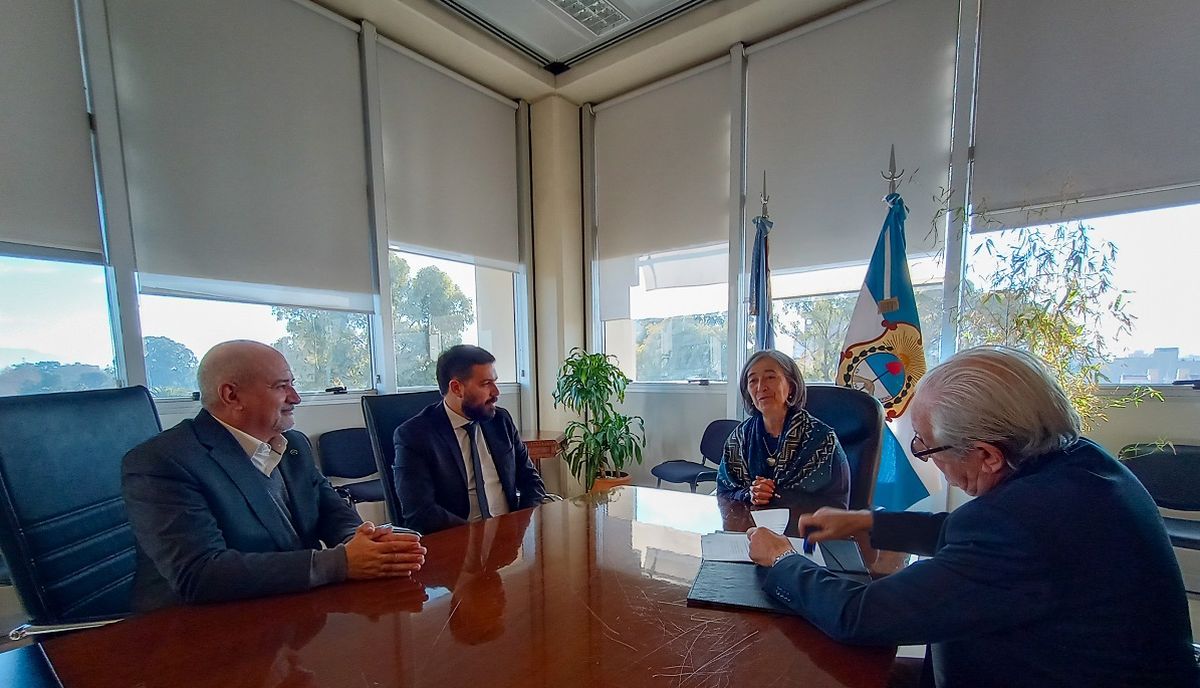La Universidad de Congreso junto al Ministerio de Educación de San Juan celebraron un convenio de asistencia y cooperación.