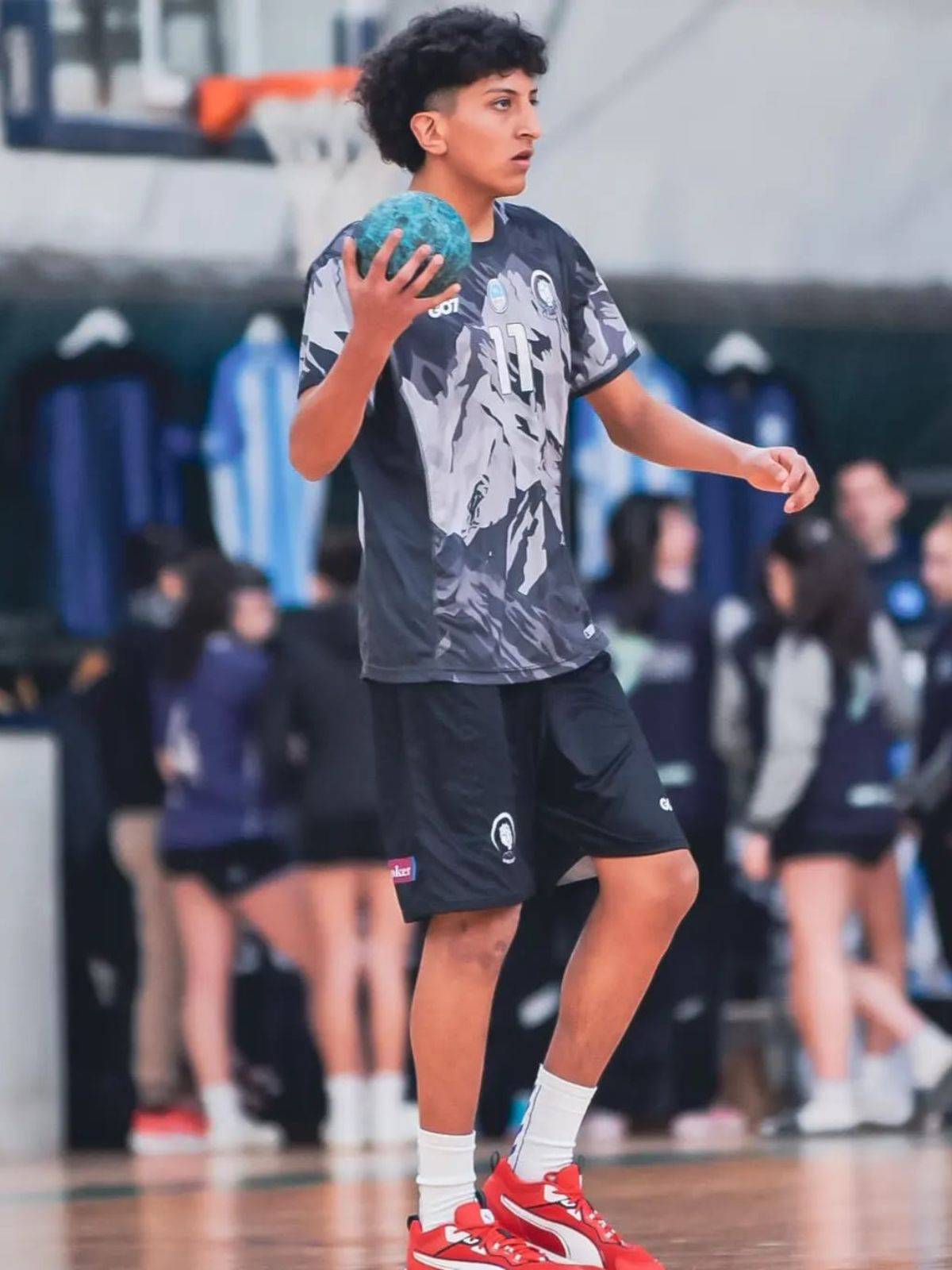 Renzo Diaz es jugador de la Municipalidad de Maipú y uno de los convocados a la Selección argentina de handball de playa. Renzo Diaz es jugador de la Municipalidad de Maipú y uno de los convocados a la Selección argentina de handball de playa.