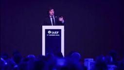 Javier Milei atacó otra vez al presidente de España.