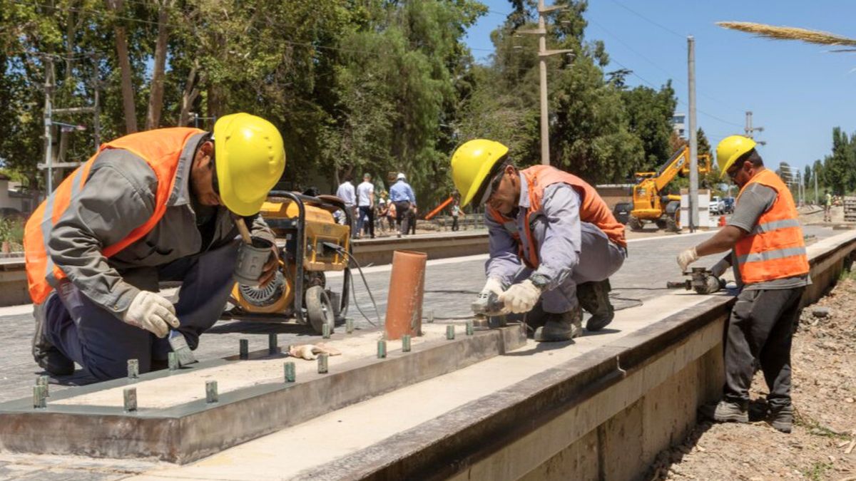 Mema y Allasino supervisaron las obras del Metrotranvía y del nuevo puente de la Ruta 15 en Luján