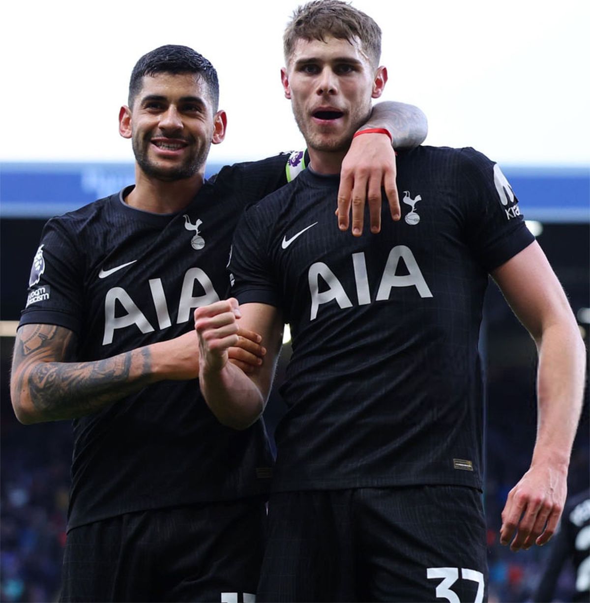 Defensortes goleadores. Cuti Romero y Micky van de Ven.