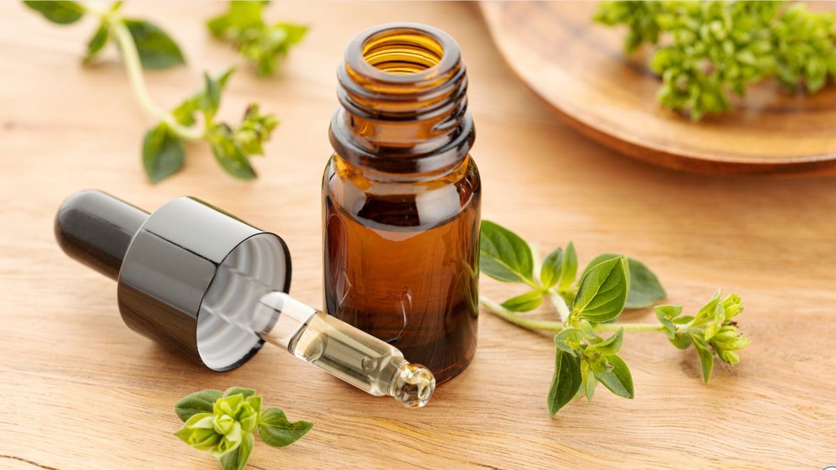 Expertos aseguran que el aceite de orégano tiene propiedades beneficiosas para la salud física y emocional. Imagen: Freepik.