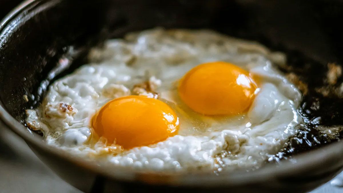 El huevo aporta múltiples beneficios para la saluda de las personas, siempre y cuando no se lo consuma de una manera desmedida.