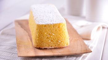 Budín sin gluten y sin azúcar: la receta fácil con yogur que queda súper esponjosa con solo 2 ingredientes Budín sin gluten y sin azúcar: la receta fácil con yogur que queda súper esponjosa con solo 2 ingredientes