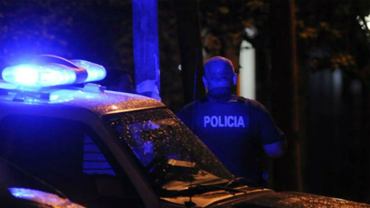 Un policía le disparó sin querer a un adolescente que no tenía intenciones de frenar en su moto. Sucedió en Santiago del Estero.