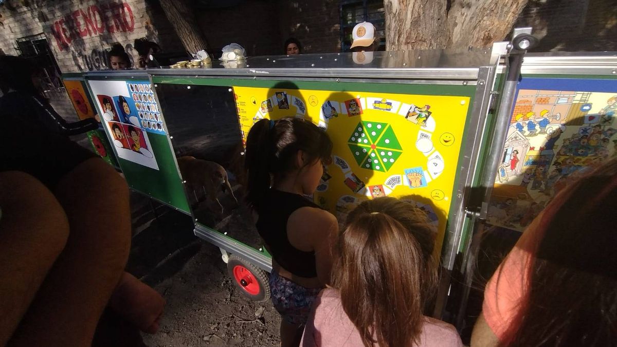 La escuela móvil inspirada en un modelo europeo que lleva educación a barrios vulnerables. La escuela móvil inspirada en un modelo europeo que lleva educación a barrios vulnerables.