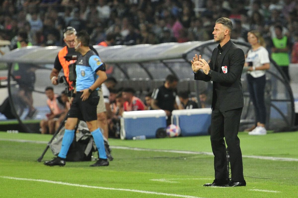 Martín Demichelis tuvo su estreno oficial como DT de River ante Central Córdoba