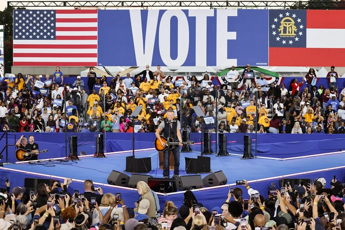 Bruce Springsteen fue el más ovacionado durante el mitin de campaña de Kamala Harris en Georgia, Estados Unidos. Crédito: EFE/EPA/Erik S. Lesser. Bruce Springsteen fue el más ovacionado durante el mitin de campaña de Kamala Harris en Georgia, Estados Unidos. Crédito: EFE/EPA/Erik S. Lesser.