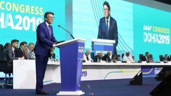 Coe fue reelegido al frente de una IAAF más abierta para la mujer
