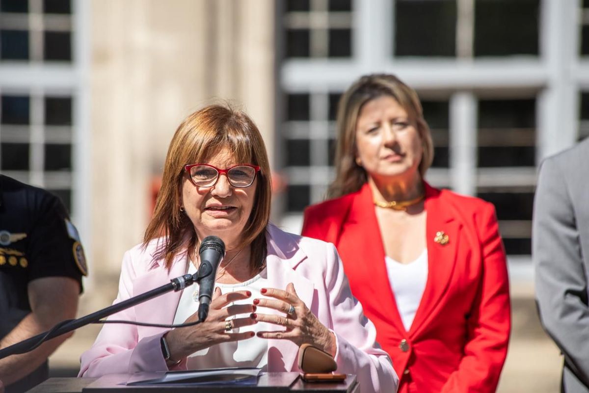 Patricia Bullrich y su sucesora, Alejandra Monteoliva.