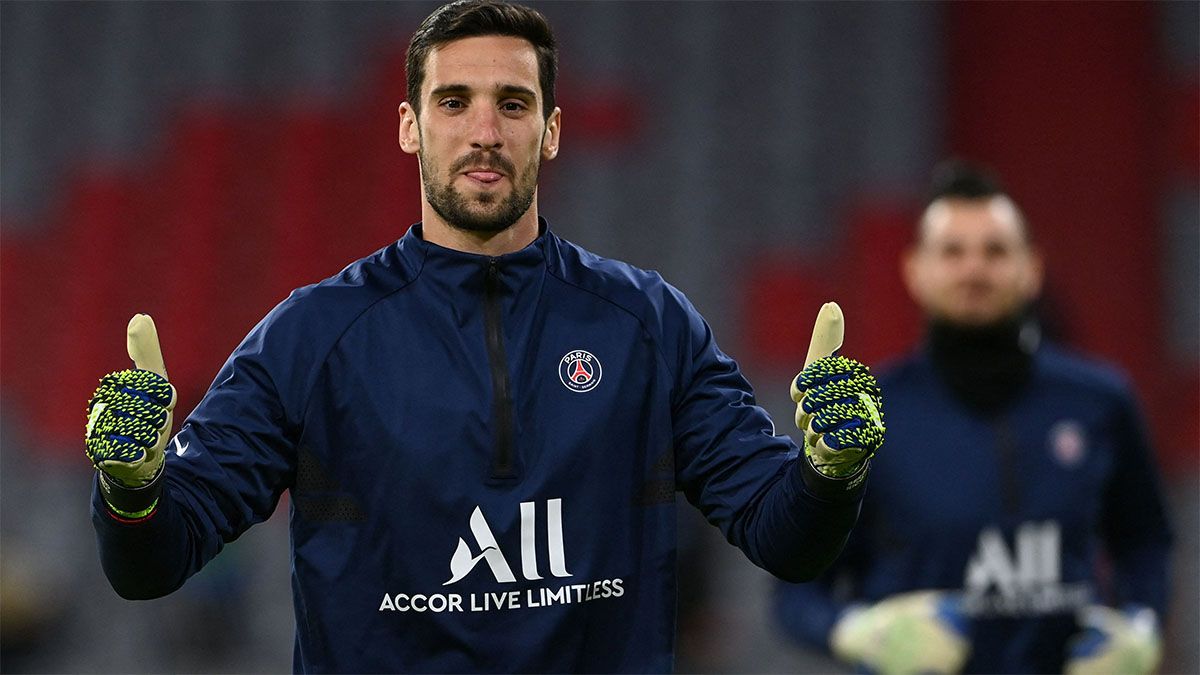 Sergio Rico, el arquero español del PSG que tuvo un duro accidente.