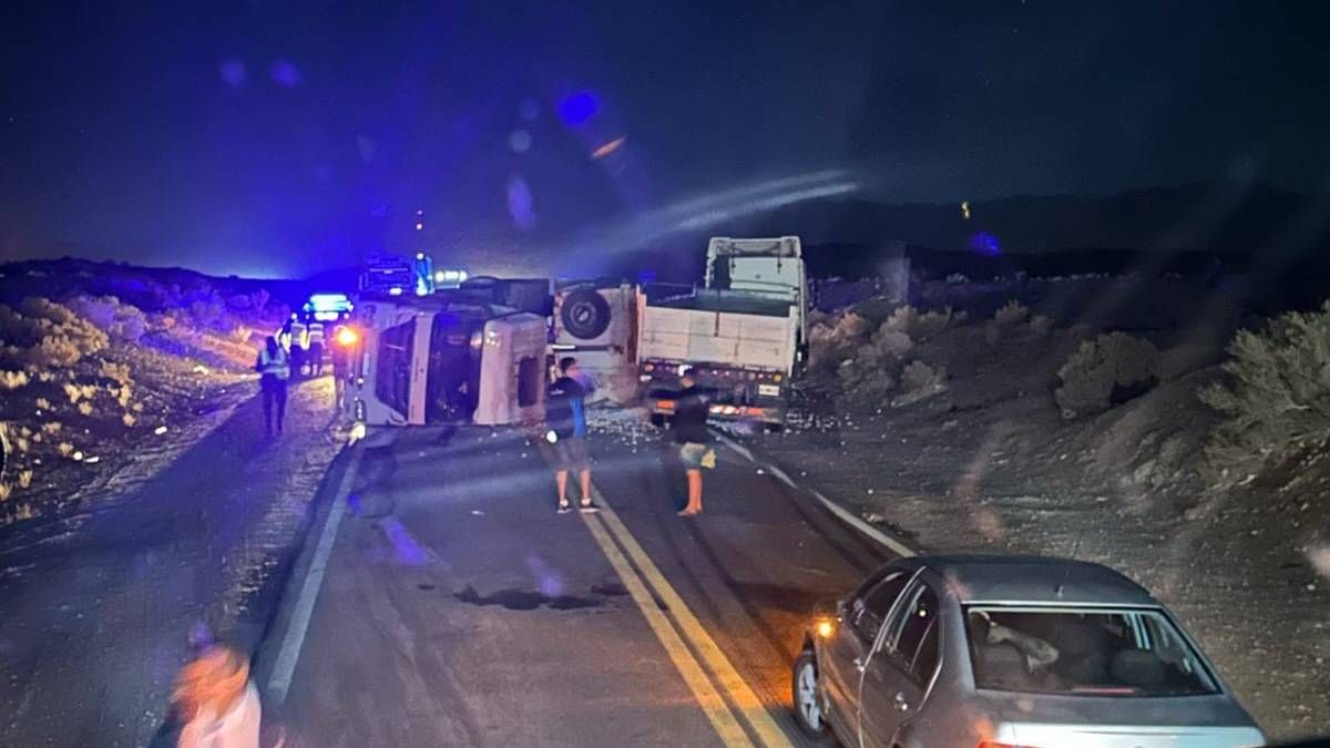 Así quedaron los camiones tras el accidente en la Ruta 7 a la altura de Uspallata. Así quedaron los camiones tras el accidente en la Ruta 7 a la altura de Uspallata.