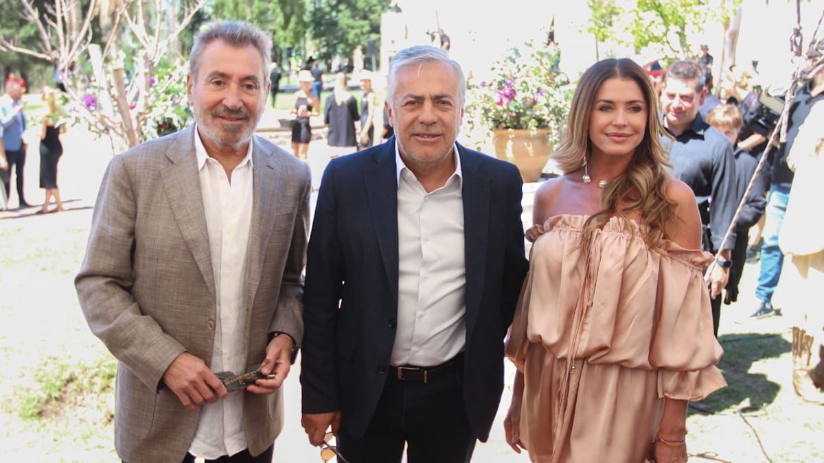 Daniel Vila, el gobernador Alfredo Cornejo y Pamela David. Daniel Vila, el gobernador Alfredo Cornejo y Pamela David.