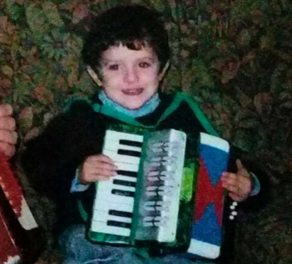 Toto con el acordeón, un apasionado de la música como casi toda su familia.