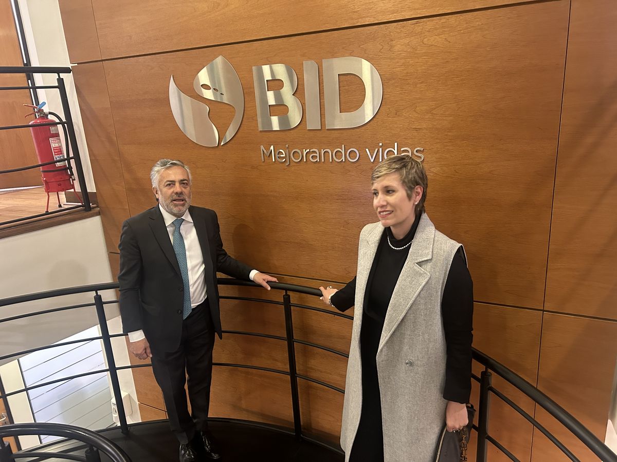 Alfredo Cornejo y Jimena Latorre se reunieron con autoridades del BID en Chile. Alfredo Cornejo y Jimena Latorre se reunieron con autoridades del BID en Chile.