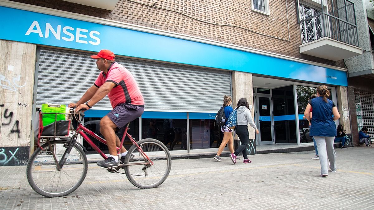 ANSES: fechas de cobro de AUH, AUE y SUAF en abril 2022