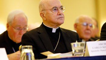 Obispos de EEUU aplauden al nuncio por la reunión entre el Papa y la funcionaria que no acepta el matrimonio igualitario