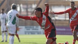 Juan Pablo De La Reta y su emoción tras marcar su primer gol en el Deportivo Maipú.