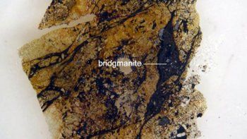 Es el mineral más abundante de la Tierra y nunca nadie lo ha tenido en su mano