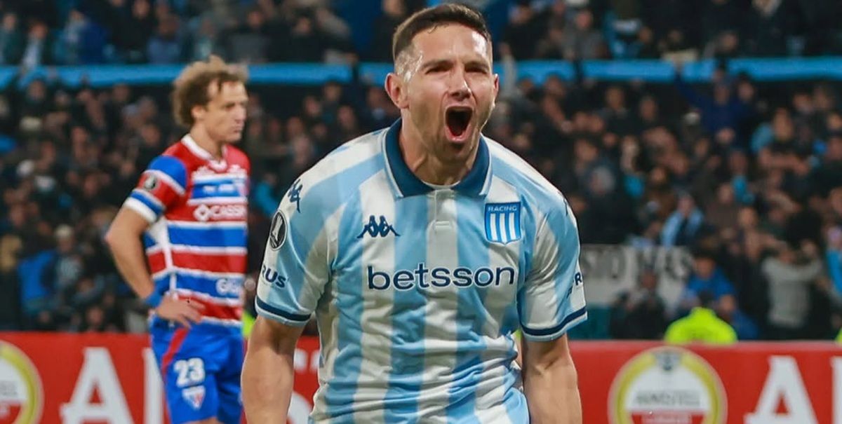 El delantero le dio el triunfo a la Academia ante su gente.