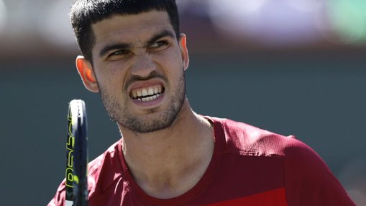 Carlos Alcaraz comenzó bien la defensa del título en Indian Wells ganando en sets corridos.