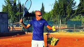 Un profesor de tenis trataba a sus alumnas como Los Ángeles de Charly y ahora fue condenado por abuso sexual Un profesor de tenis trataba a sus alumnas como Los Ángeles de Charly y ahora fue condenado por abuso sexual