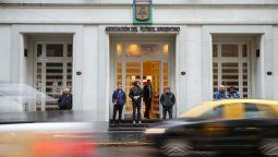 La AFA oficializó el inicio del mercado de pases en Argentina