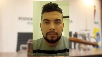 Cayó por encerrar a sus familiares, torturarlos y golpearlos con un rebenque y un cable USB Cayó por encerrar a sus familiares, torturarlos y golpearlos con un rebenque y un cable USB