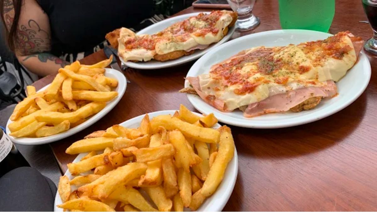 El bodegón está ubicado en pleno barrio de Boedo. El bodegón está ubicado en pleno barrio de Boedo.