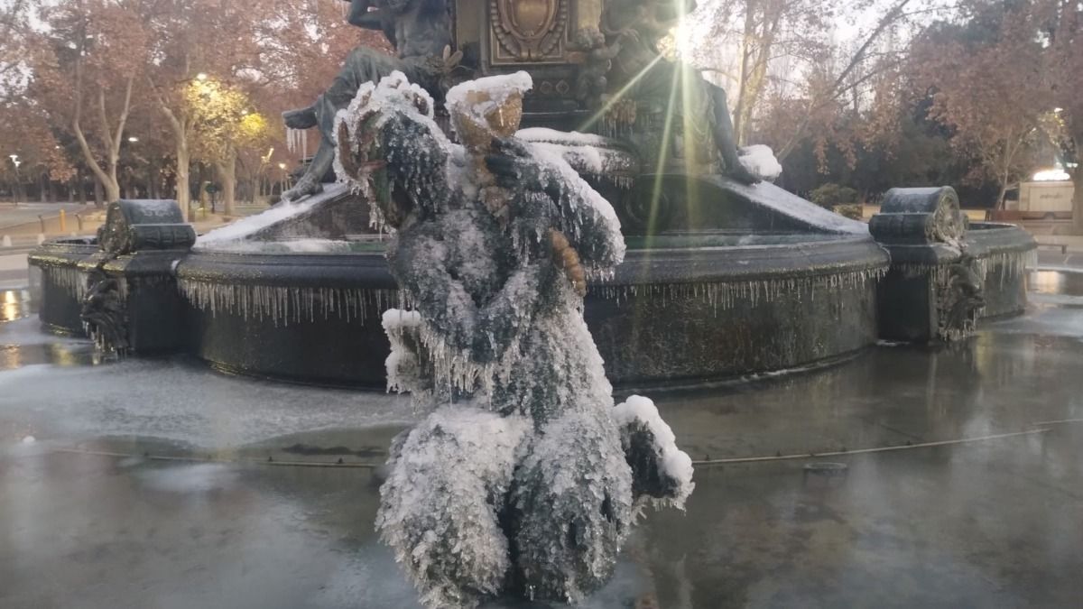 La Fuente de los Continentes congelada. 