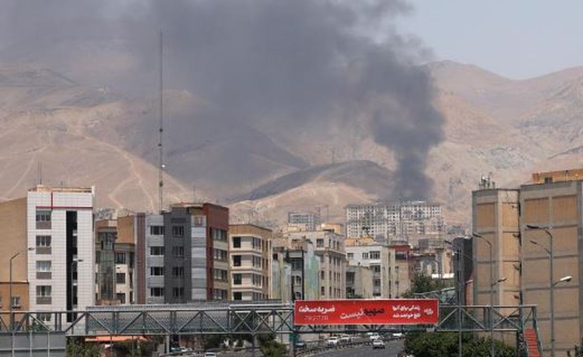 El edificio de la cadena de televisión estatal de Irán fue atacado por Israel.