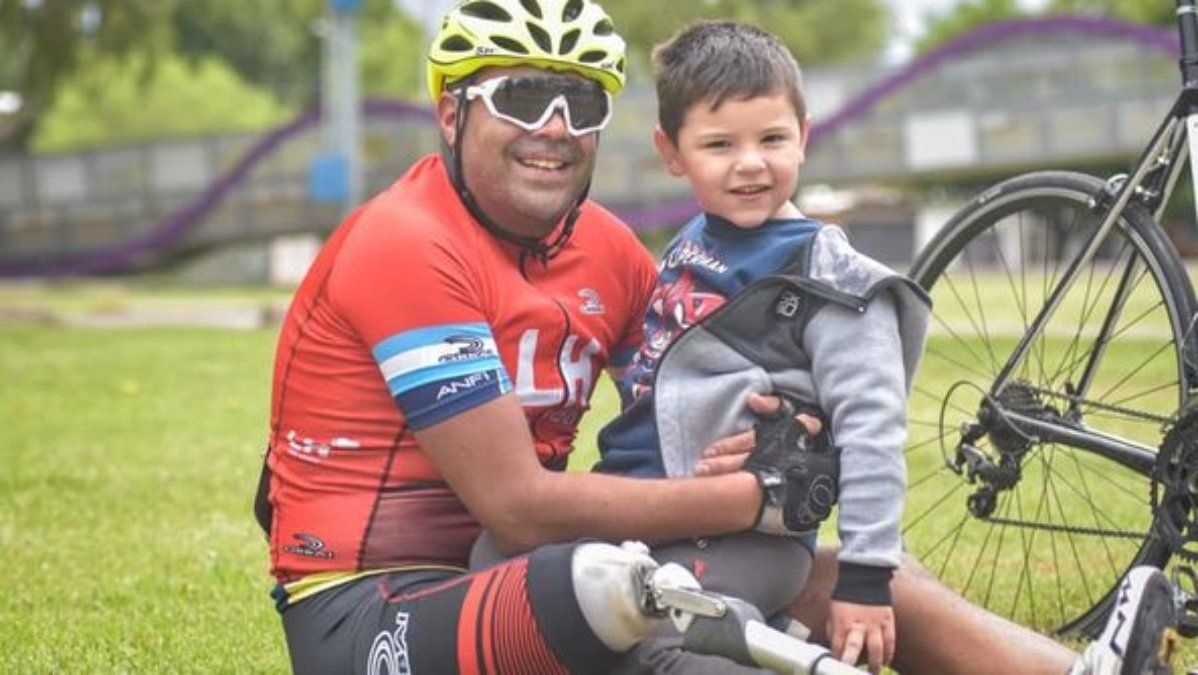 Federico Arrieta, el ciclista que apostó a la vida, se apoyó en su espíritu indomable, el calor de su familia, y el amor al deporte para superar un accidente que pudo ser fatal y una amputación.