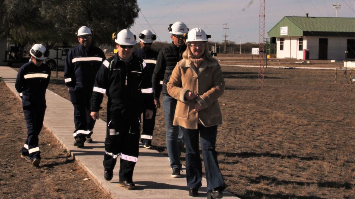 La candidata a vicegobernador por Cambia Mendoza, Hebe Casado, en plena campaña electoral recorriendo la provincia. La candidata a vicegobernador por Cambia Mendoza, Hebe Casado, en plena campaña electoral recorriendo la provincia.
