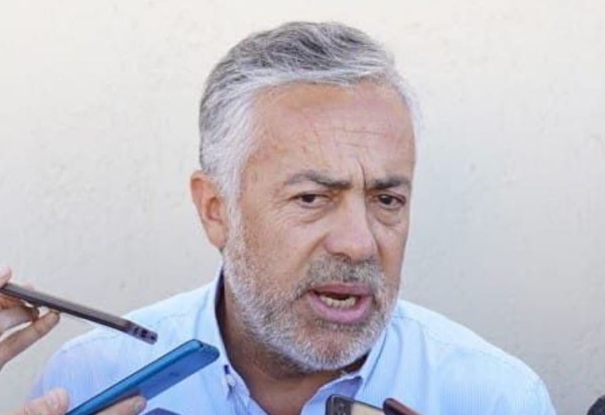 Alfredo Cornejo fue abordado por los periodistas en Casa Rosada.