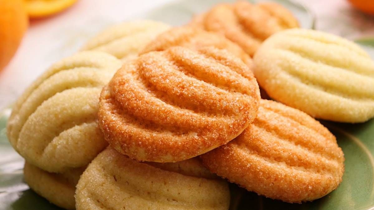 Las galletas de naranja saludables se preparan con avena y almendras molidas. Las galletas de naranja saludables se preparan con avena y almendras molidas.