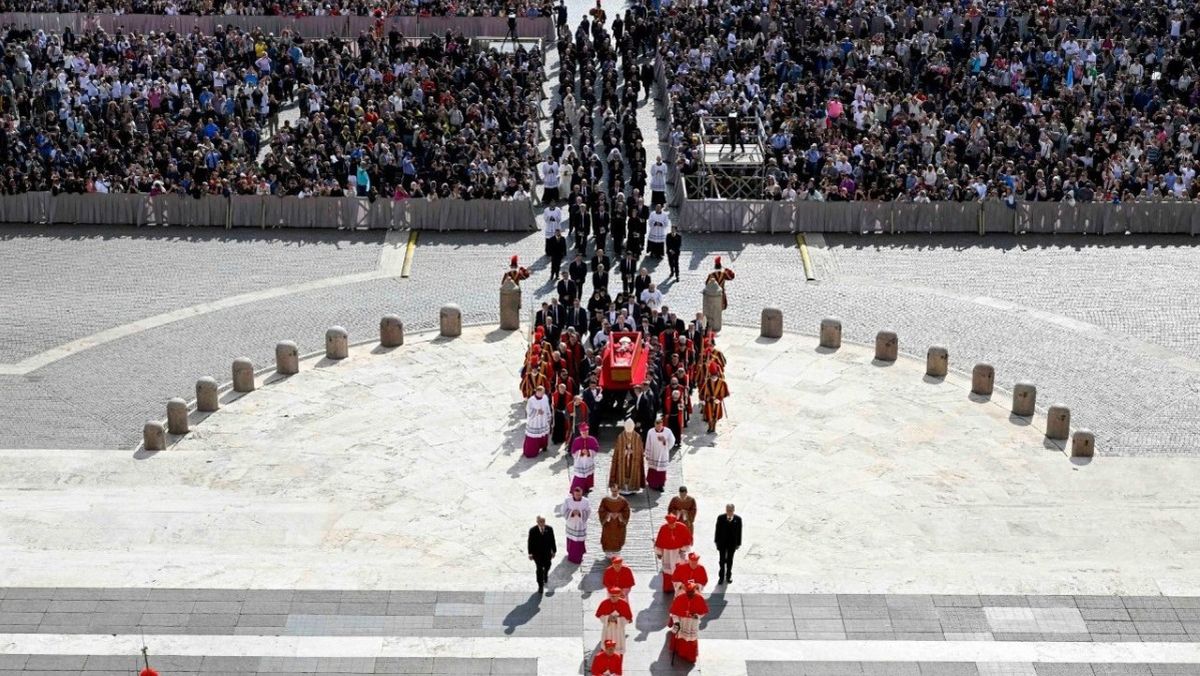 Se estima que más de 150.000 personas asistieron al velatorio del Papa Francisco. Se estima que más de 150.000 personas asistieron al velatorio del Papa Francisco.