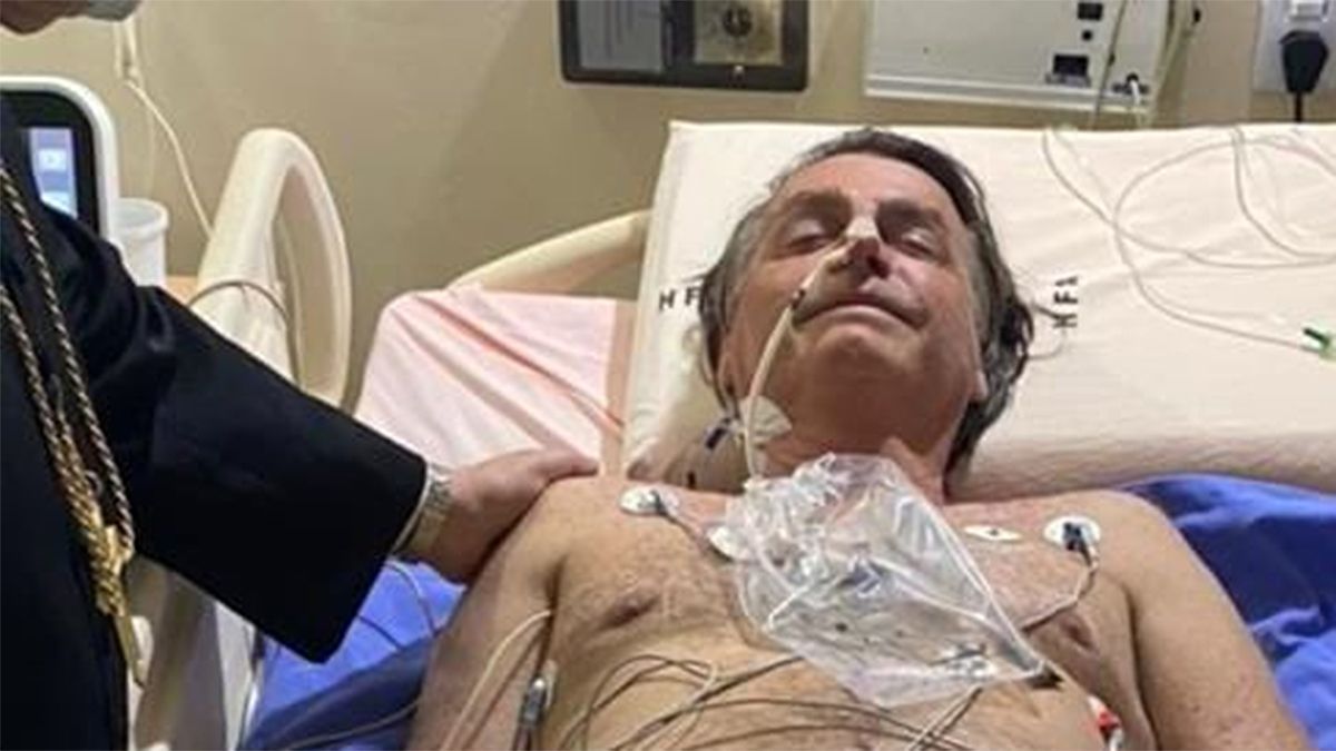 El presidente de Brasil, Jair Bolsonaro, fue internado por dolores abdominales.