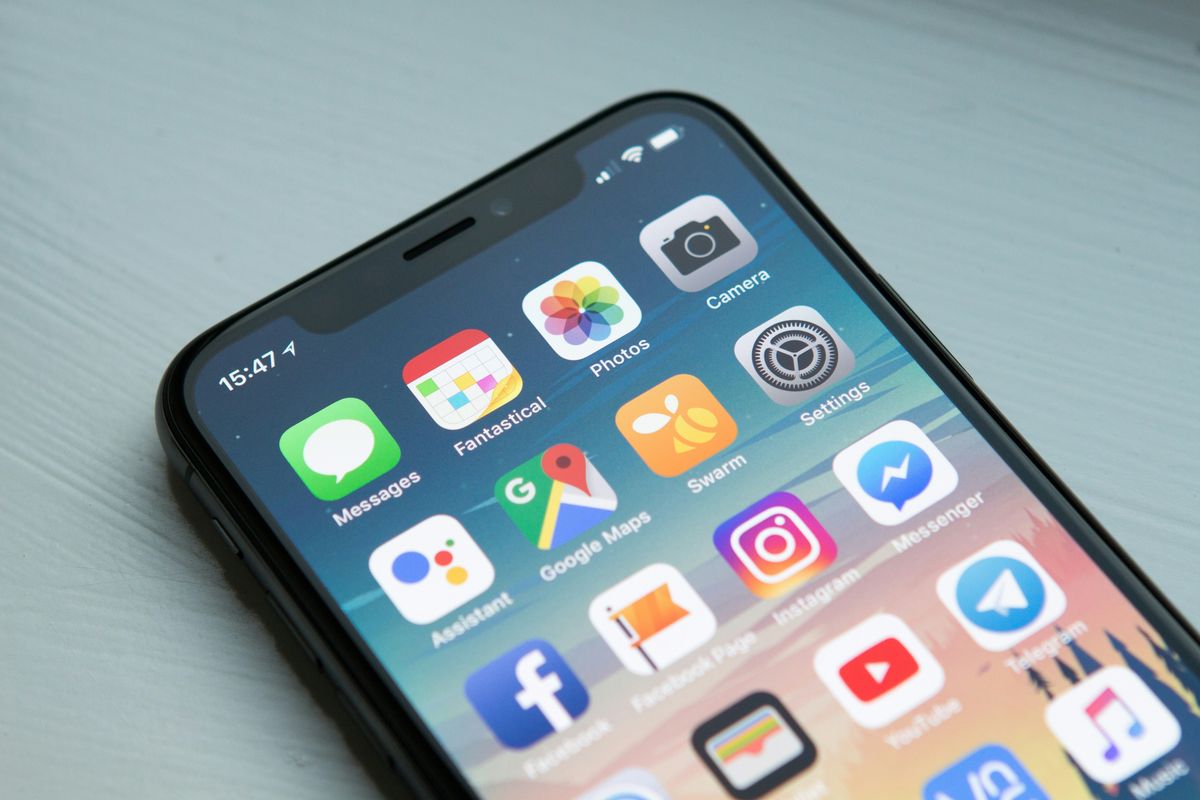 Si tu pareja tiene el teléfono en silencio, aquí está la respuesta de la psicología. Foto: Unsplash Si tu pareja tiene el teléfono en silencio, aquí está la respuesta de la psicología. Foto: Unsplash