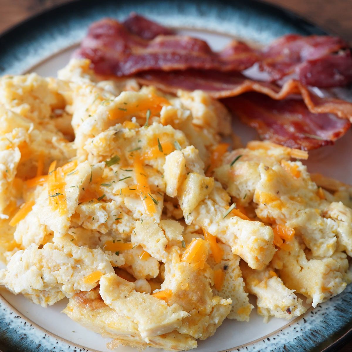 El tocino es el acompañamiento perfecto si comes estos huevos en el desayuno. El tocino es el acompañamiento perfecto si comes estos huevos en el desayuno.