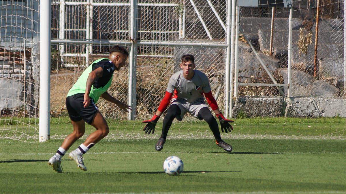 Gimnasia y Esgrima le ganó al Deportivo Maipú el primero de los dos partidos de la jornada (UNO/Nicolás Ríos) Gimnasia y Esgrima le ganó al Deportivo Maipú el primero de los dos partidos de la jornada (UNO/Nicolás Ríos)
