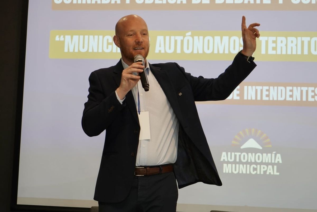 Esteban Allasino, intendente de Luján de Cuyo. Ya se analiza la reforma de la Carta Orgánica en su municipio. Esteban Allasino, intendente de Luján de Cuyo. Ya se analiza la reforma de la Carta Orgánica en su municipio.