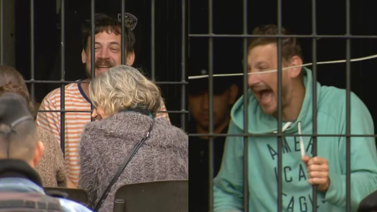 Los hermanos Kiczka, imputados por pedofilia, se mostraron a las risas con sus familiares en la comisaría de Apóstoles, Misiones. Este lunes fueron trasladados al penal.