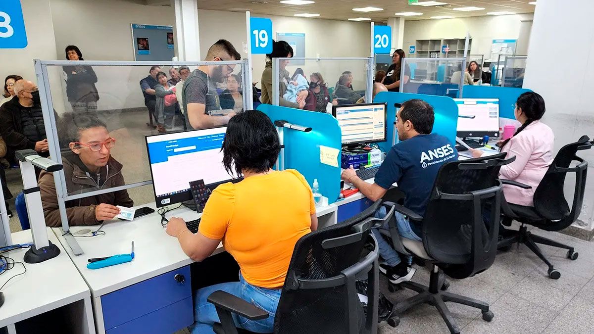 ANSES: cuánto cobran los pensionados con aumento y bono en mayo. ANSES: cuánto cobran los pensionados con aumento y bono en mayo.