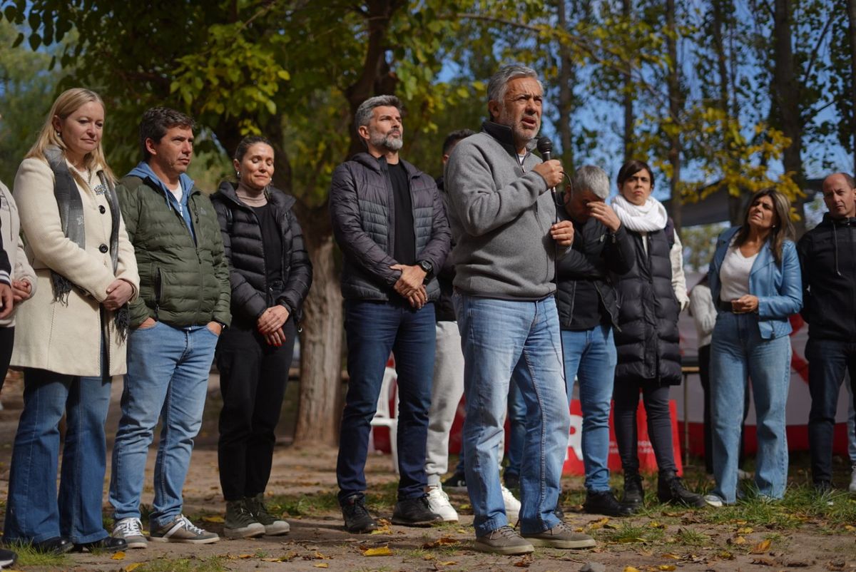 El gobernador Alfredo Cornejo estuvo presente en el Congreso de la Juventud Radical e impulsó a los militantes en seguir formándose en política. El gobernador Alfredo Cornejo estuvo presente en el Congreso de la Juventud Radical e impulsó a los militantes en seguir formándose en política.