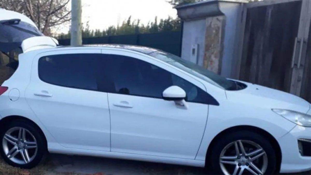 El Peugeot 308 incautado a Lobos y Sgró.