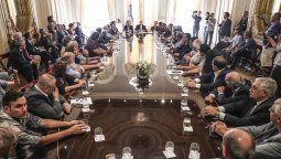 Alberto Fernández firmó el acuerdo social con los sindicatos y empresarios