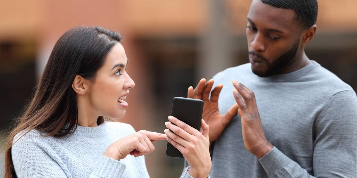 Los celulares pueden ser detonantes de infidelidad. Los celulares pueden ser detonantes de infidelidad.