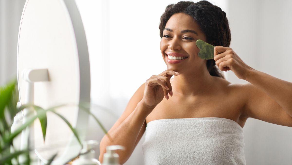 Esta es la forma correcta de utilizar el masajeador Gua-Sha en la piel