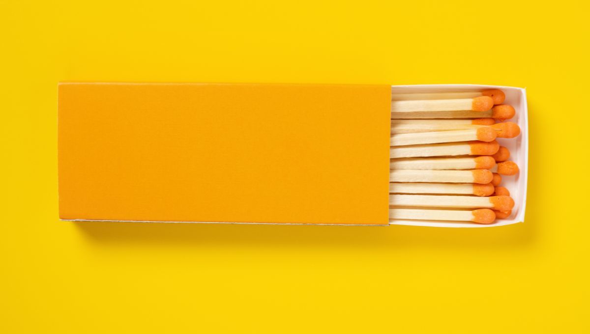 Con una caja vacía de fósforos, crea este hermoso alhajero para ordenar tus accesorios